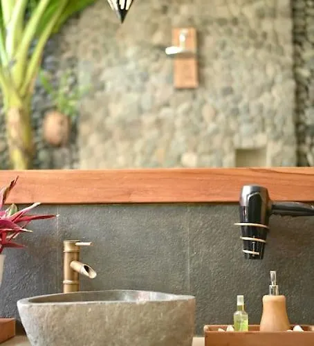 Villa Dewi Parwati - Private With Pool - North Bali - Private Cook Tegallengah